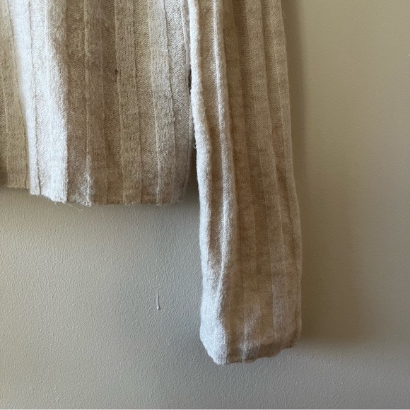 Divided Cropped Long Sleeve Sweater - Picture 4 of 6